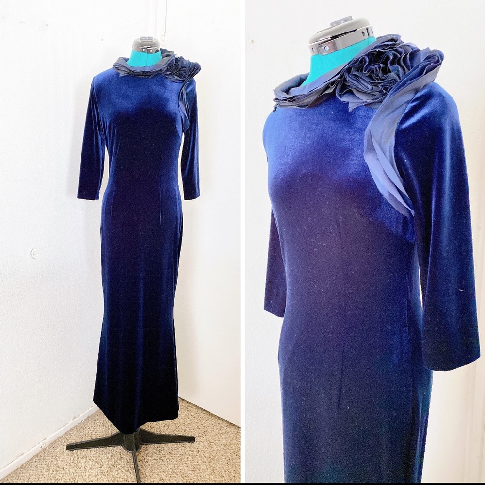 TERI JON RICKI FREEMAN FLOWER
BOW BLUE BODYCON VELVET GOWN SIZE 4